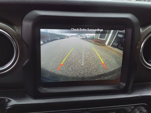 Used 2018 Jeep Wrangler Unlimited Rubicon w/ Dual Top Group image 11