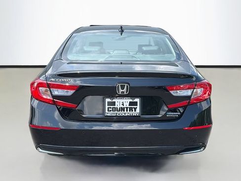 Used 2019 Honda Accord Touring image 6