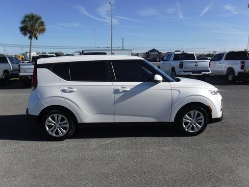 Used 2021 Kia Soul LX image 3