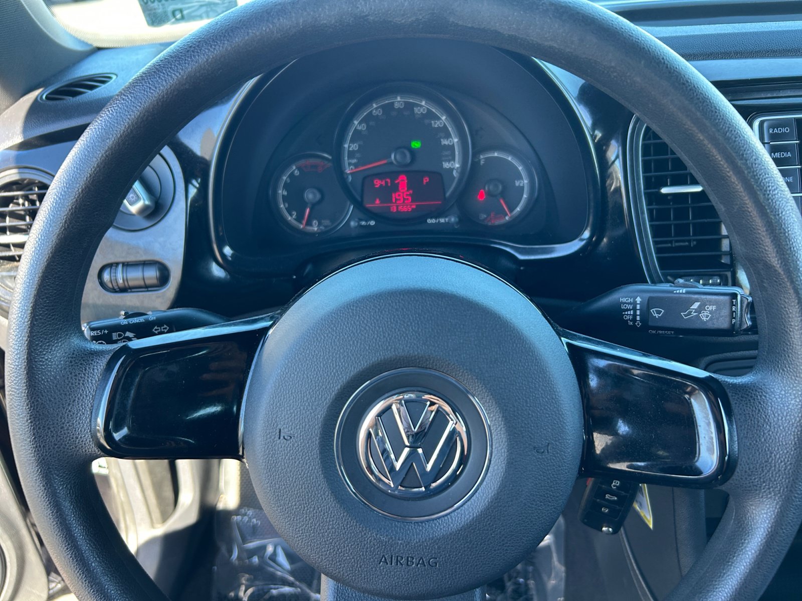 Used 2017 Volkswagen Beetle 1.8T Classic FWD image 9