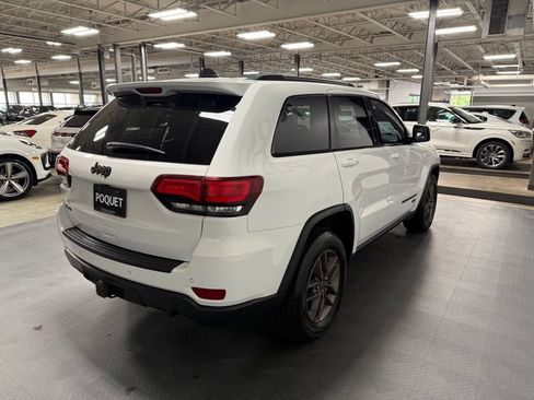 Used 2016 Jeep Grand Cherokee Laredo 75th Anniversary AWD/4WD image 4