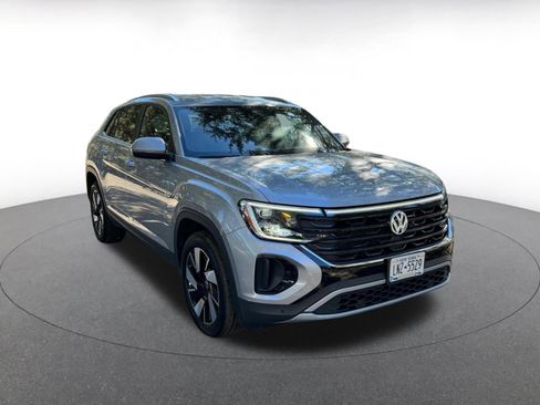 Used 2025 Volkswagen Atlas Cross Sport SE image 1