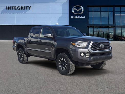 Used 2018 Toyota Tacoma TRD Off-Road w/ Technology Package image 2