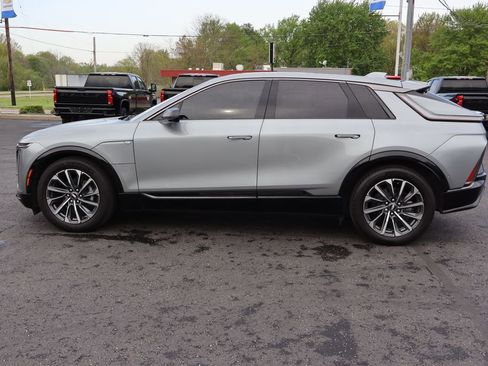 Used 2024 Cadillac Lyriq Sport RWD image 38