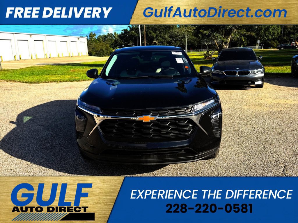 Used 2026 Chevrolet Trax LS FWD image 2