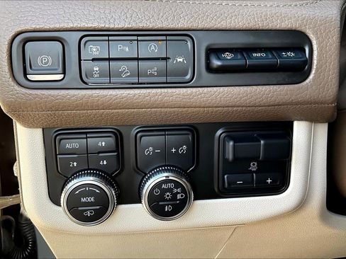 Certified 2023 GMC Yukon Denali w/ Denali Reserve Package image 36