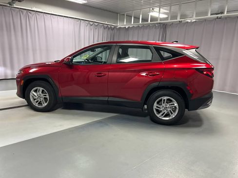Used 2025 Hyundai Tucson SE AWD/4WD image 4