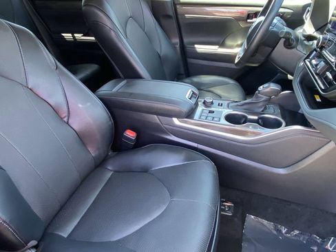 Used 2024 Toyota Highlander Limited AWD/4WD image 15