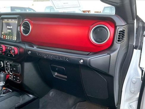 Certified 2023 Jeep Wrangler Unlimited Rubicon w/ Cold Weather Group image 16