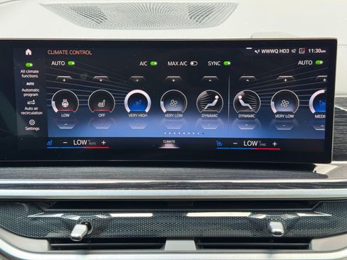 Used 2023 BMW X7 xDrive40i w/ M Sport Package AWD/4WD image 27