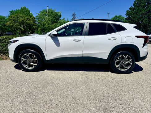 Used 2024 Chevrolet Trax LT w/ Driver Confidence Package FWD image 7