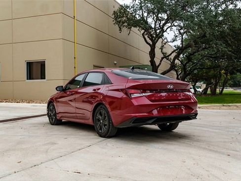 Certified 2022 Hyundai Elantra SEL w/ Cargo Package image 4