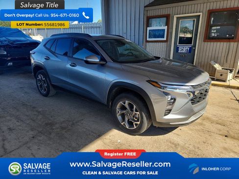 Used 2025 Chevrolet Trax LT w/ Driver Confidence Package FWD image 5