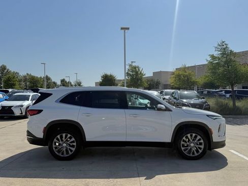 Used 2025 Buick Enclave Preferred FWD image 7