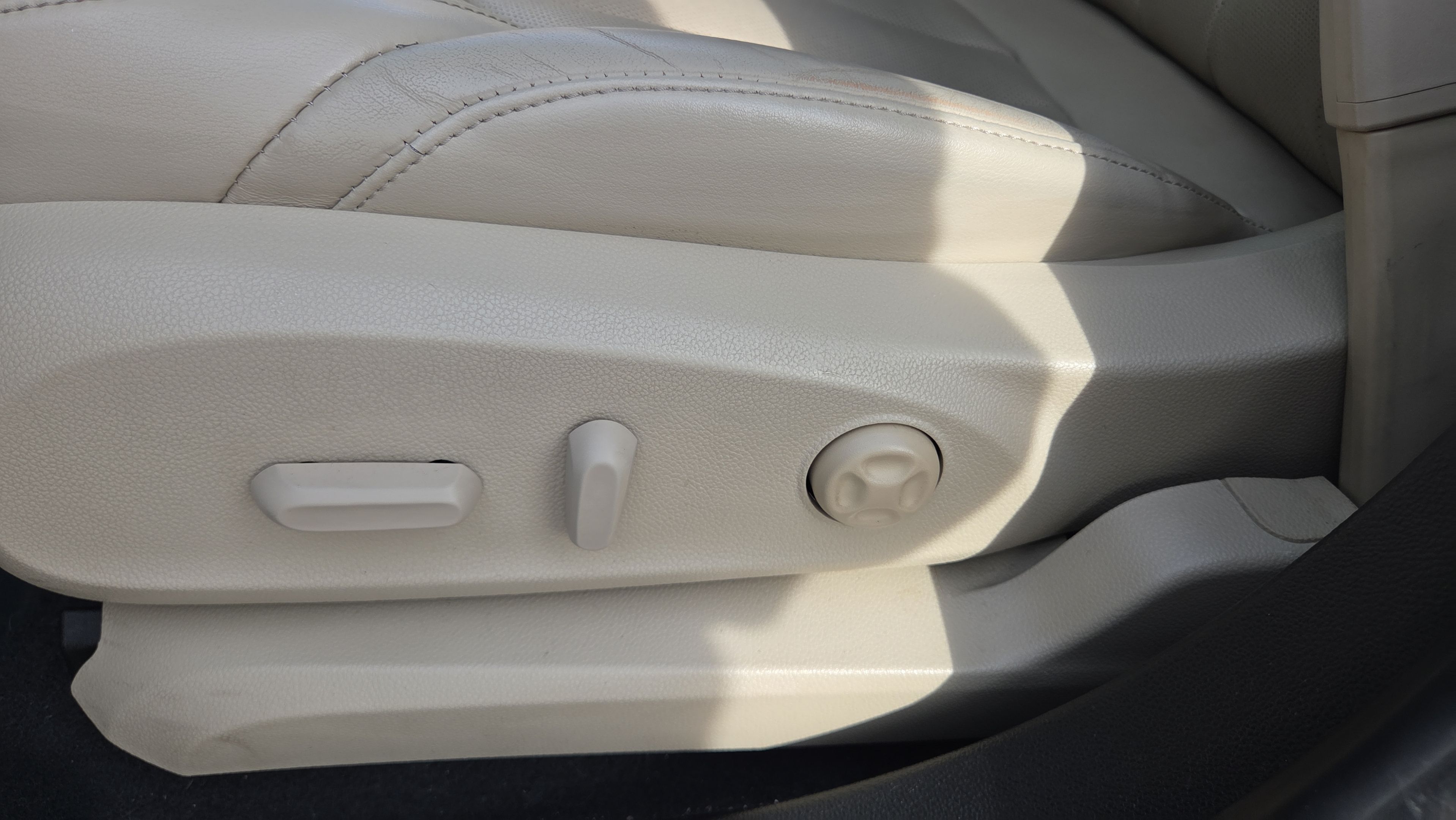 Used 2017 Buick Envision Essence FWD image 10