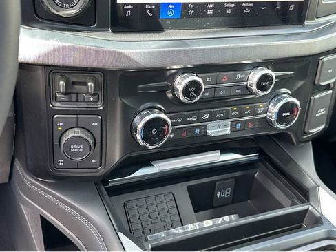 New 2025 Ford F250 Platinum image 29