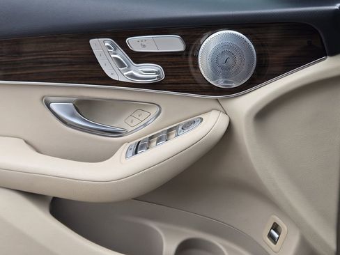 Used 2016 Mercedes-Benz GLC 300 4MATIC image 30