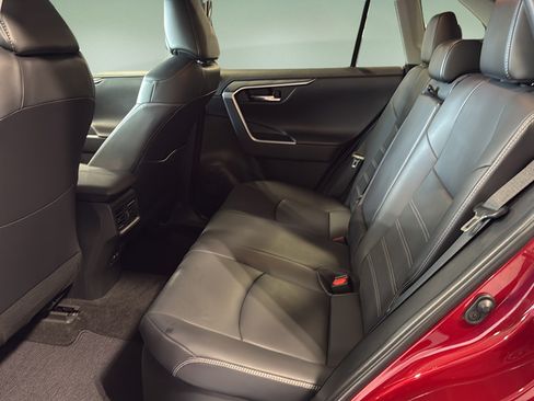 Used 2020 Toyota RAV4 Limited w/ Carpet Mat Package AWD/4WD image 16