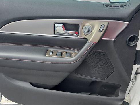 Used 2014 Lincoln MKX AWD w/ Equipment Group 102A image 30