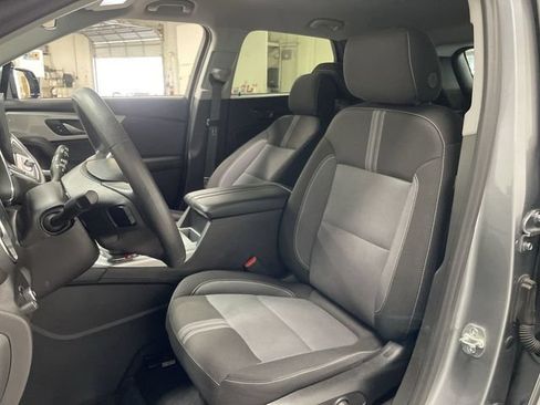 Used 2025 Chevrolet Blazer LT FWD image 2