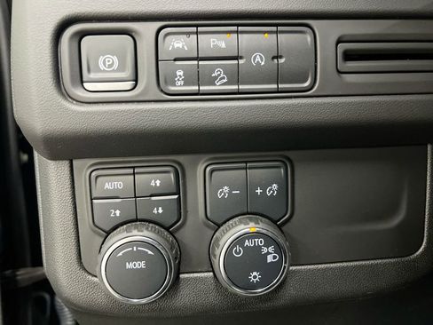 Used 2024 Chevrolet Tahoe Premier AWD/4WD image 19