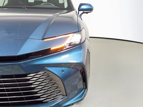 Used 2025 Toyota Camry XLE w/ Premium Plus Package FWD image 12