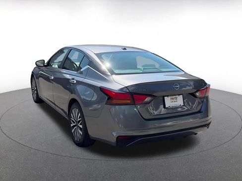Used 2025 Nissan Altima 2.5 SV FWD image 10