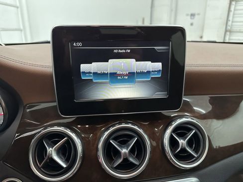 Used 2017 Mercedes-Benz GLA 250 image 14