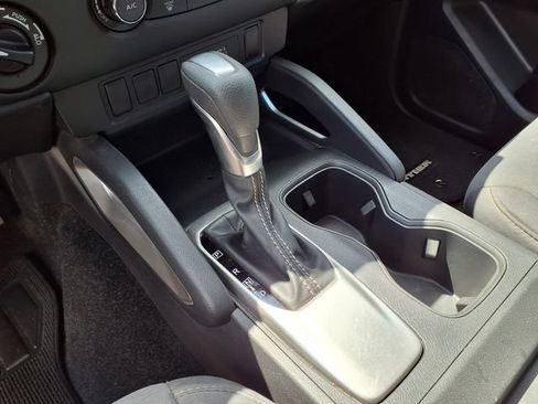 Used 2024 Nissan Frontier SV AWD/4WD image 11