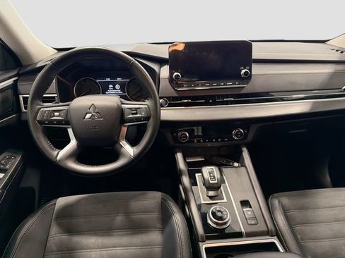 Used 2023 Mitsubishi Outlander SE FWD image 21