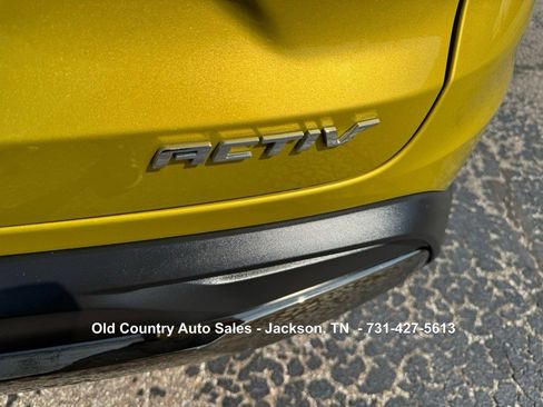 Used 2024 Chevrolet Trax ACTIV w/ Sunroof Package image 14