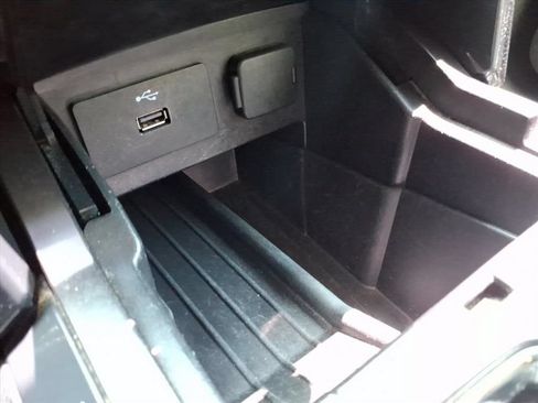 Used 2018 Ford Explorer XLT AWD/4WD image 10