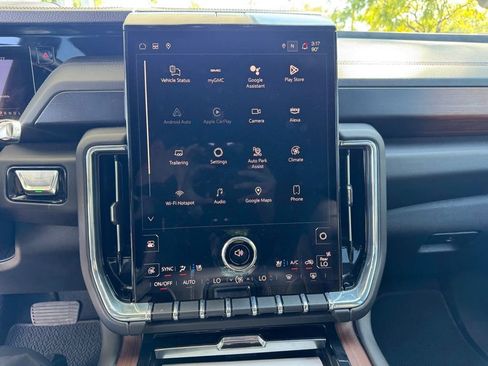 Used 2025 GMC Yukon Denali image 9