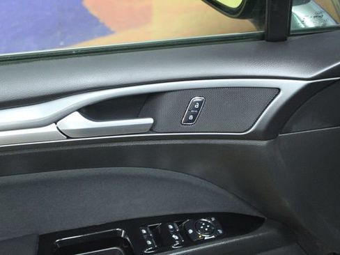 Used 2016 Ford Fusion SE FWD image 11
