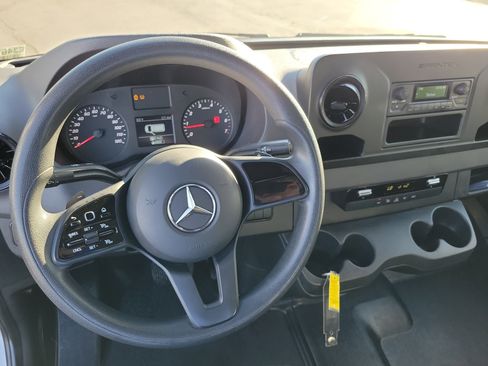 Used 2023 Mercedes-Benz Sprinter 1500 image 4