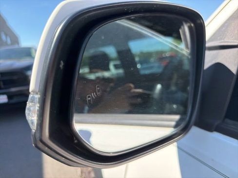 Used 2019 Toyota Tacoma TRD Off-Road w/ Technology Package AWD/4WD image 18