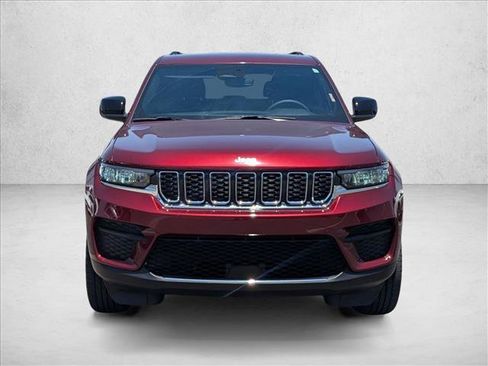 Used 2024 Jeep Grand Cherokee Laredo w/ Luxury Tech Group I AWD/4WD image 2