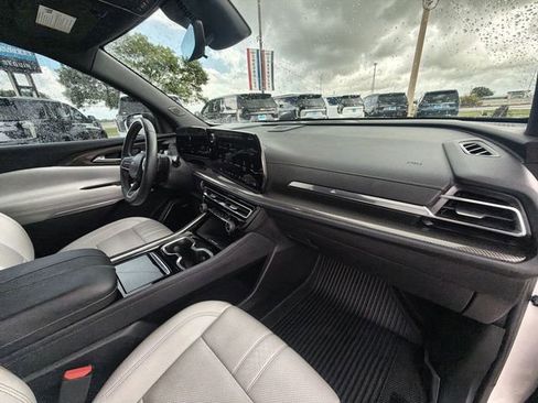 Used 2025 Chevrolet Traverse High Country w/ LPO, Floor Liner Package FWD image 28