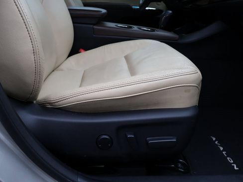 Used 2013 Toyota Avalon Limited image 10