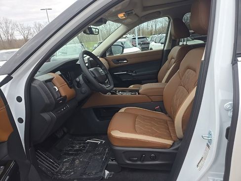 New 2026 Nissan Pathfinder Platinum w/ Cargo Package AWD/4WD image 9