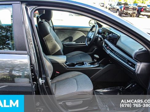 Used 2025 Kia K4 FWD image 22