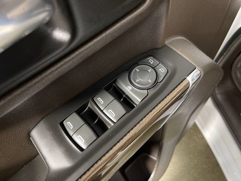 Used 2022 Chevrolet Silverado 1500 LT AWD/4WD image 16