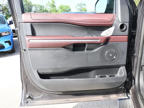 Used 2024 Ford Expedition Limited AWD/4WD image 7