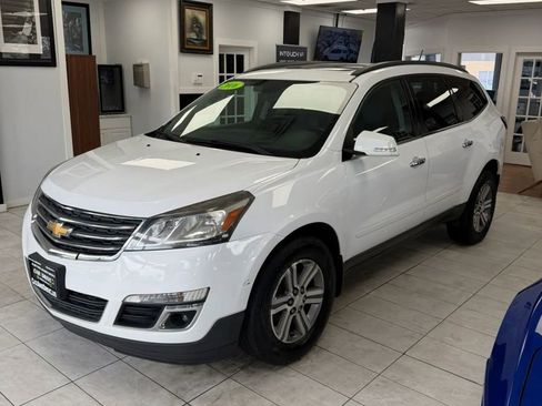 Used 2016 Chevrolet Traverse LT image 1