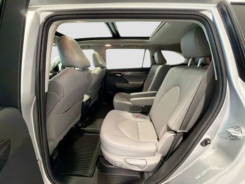 Used 2021 Toyota Highlander Platinum FWD image 21