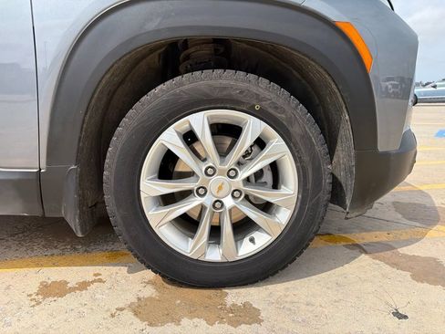 Used 2021 Chevrolet TrailBlazer LS w/ LPO, Blackout Package FWD image 25