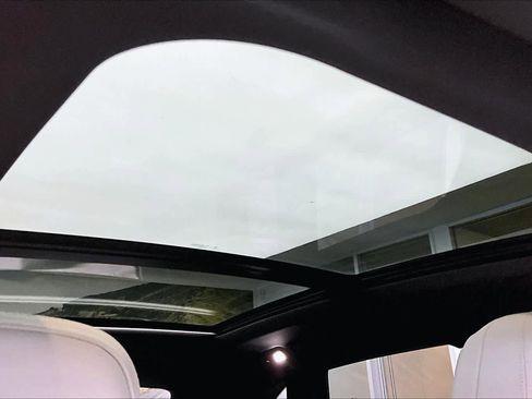 Used 2022 Porsche Macan w/ Premium Package Plus image 14