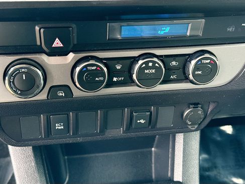 Used 2022 Toyota Tacoma SR AWD/4WD image 30