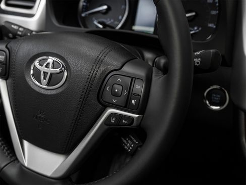 Used 2017 Toyota Highlander Limited FWD image 54