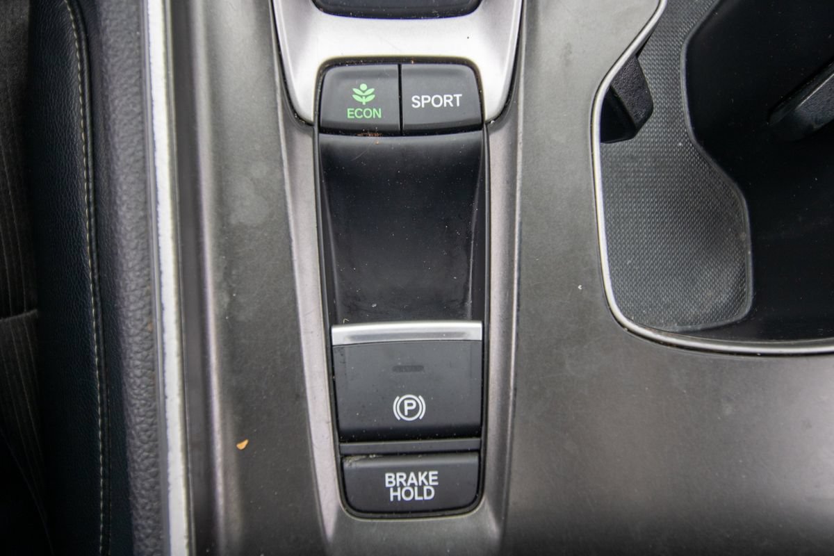 Used 2018 Honda Accord Sport image 30